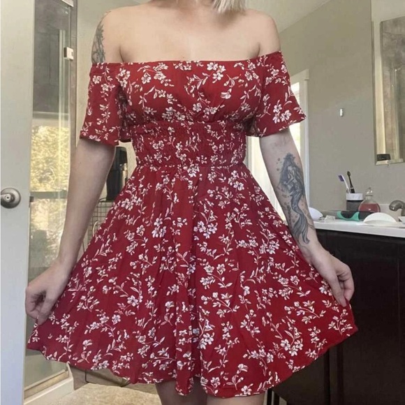 Off the Shoulder Dress - Picture 4 of 7
